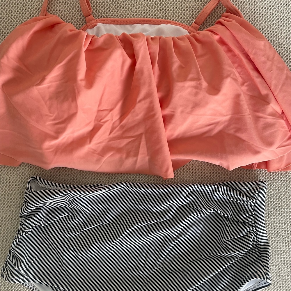 Cupshe Swimsuit - Picture 2 of 2